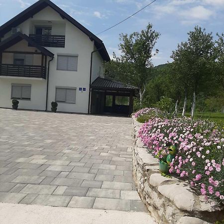 Apartments Paradise Licko Petrovo Selo Εξωτερικό φωτογραφία