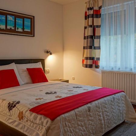 Apartments Paradise Licko Petrovo Selo Εξωτερικό φωτογραφία