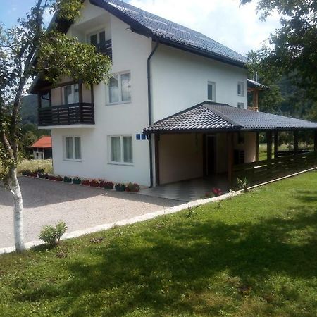 Apartments Paradise Licko Petrovo Selo Εξωτερικό φωτογραφία