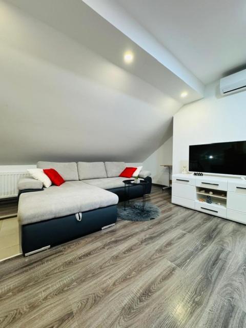 Apartments Paradise Licko Petrovo Selo Εξωτερικό φωτογραφία