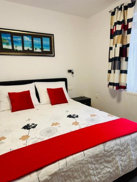 Apartments Paradise Licko Petrovo Selo Εξωτερικό φωτογραφία