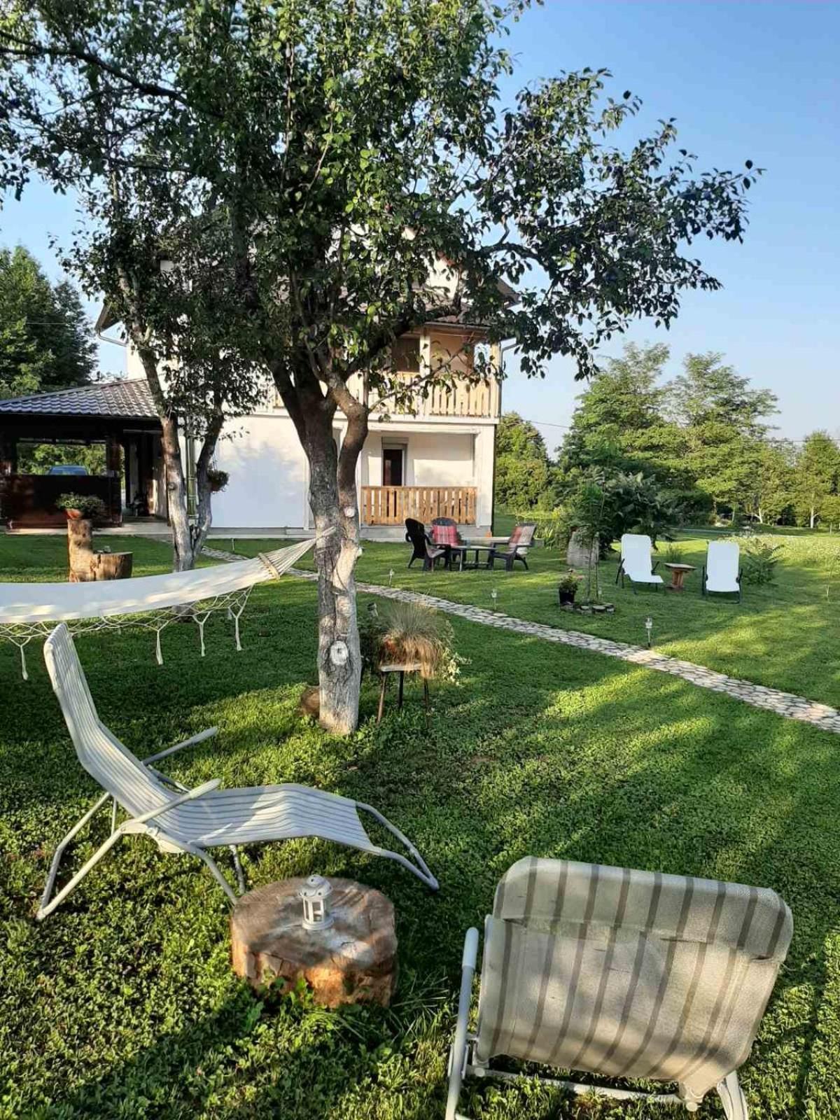 Apartments Paradise Licko Petrovo Selo Εξωτερικό φωτογραφία