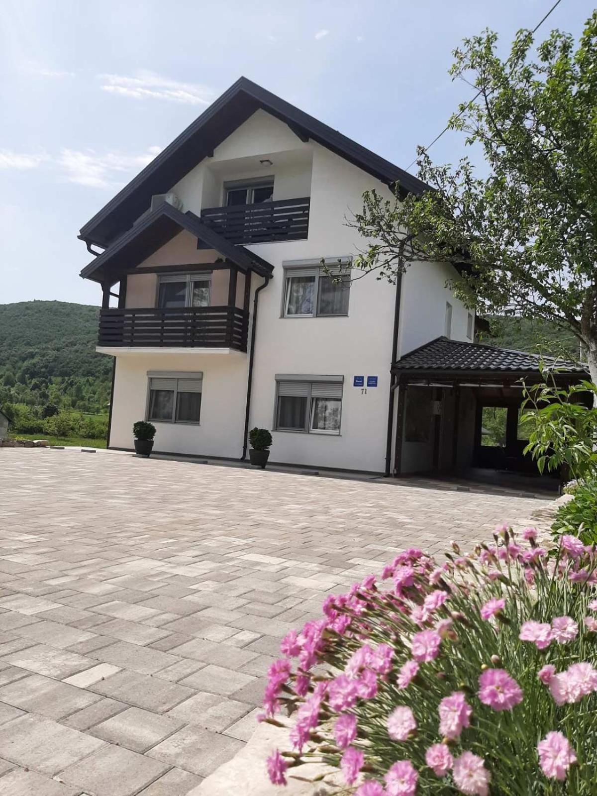 Apartments Paradise Licko Petrovo Selo Εξωτερικό φωτογραφία