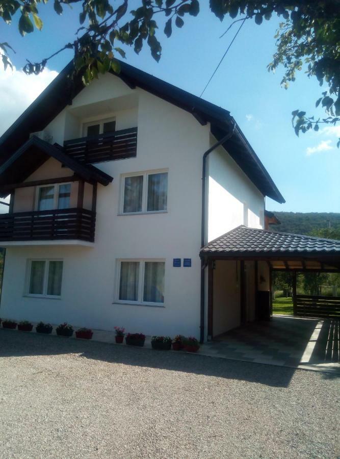 Apartments Paradise Licko Petrovo Selo Εξωτερικό φωτογραφία