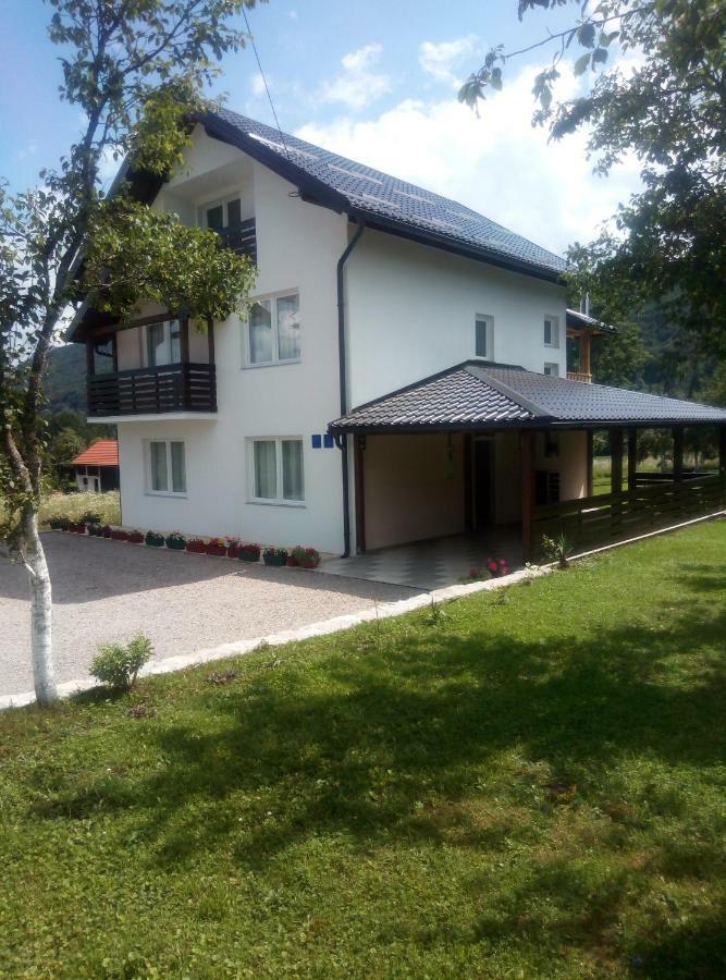 Apartments Paradise Licko Petrovo Selo Εξωτερικό φωτογραφία